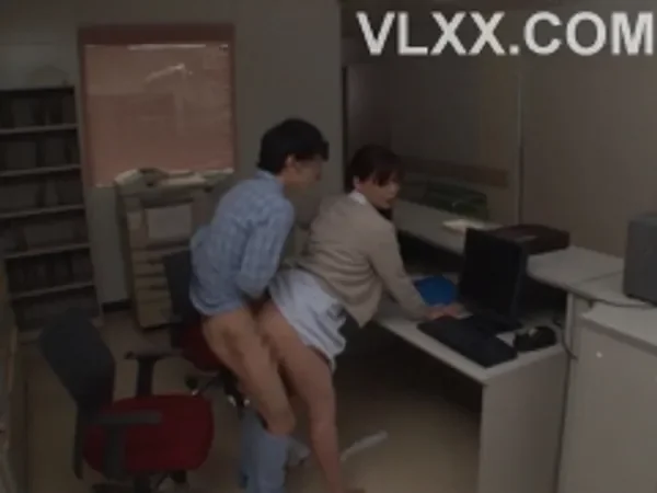 2 đứa cháu hư và người dì trẻ tuổi