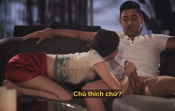 Em nữ nhân viên giao hàng cực múp sexy